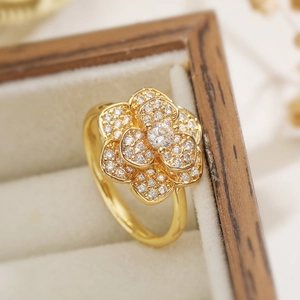 Exquisite 18K gold plated spinning flower ring with sparkling zircon stones in a gift box