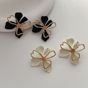 Hollow Flower Stud Earrings With 925 Sterling Silver Earring Post Copper Metal Minimalist Floral Jewelry For Women