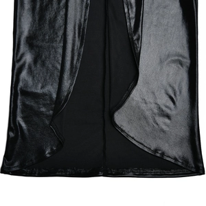 Détail de l'ourlet plissé avec revêtement PU brillant et coutures en tissu