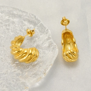 Boucles d'oreilles créoles C dorées style croissant en acier inoxydable poli