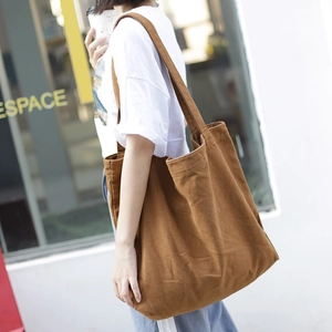 Minimalist brown large capacity canvas tote bag for women in casual vintage style