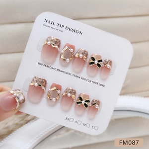 Faux ongles œil de chat style tweed avec perles et nœud, disponibles en tailles XS à L
