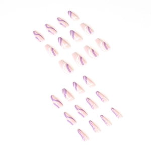 Faux ongles longs style français rose avec des motifs de lignes fluides violettes