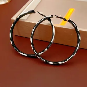 Silver needle hoop earrings featuring bold leopard pattern and retro minimalist style