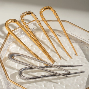 Minimalist 18k gold and silver U-shaped hairpins with pearls and rhinestones on glass