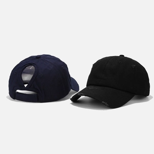 Berretto da baseball in cotone lavato per coda di cavallo con fori vintage in blu e nero