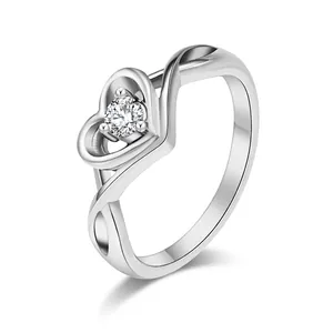 Ins fashion heart-shaped ring with solitaire diamond and silver metallic intertwined band