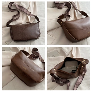 Borsa a tracolla in pelle marrone con cinturino intrecciato e dettagli da varie angolazioni