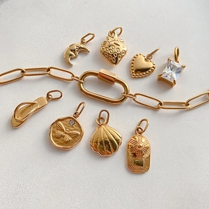 Elegante gouden roestvrijstalen DIY-armbandset met bedels van maan, hart en vlinder