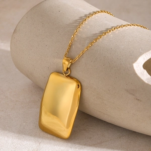 Minimalist 18k gold rectangular pendant necklace in polished stainless steel