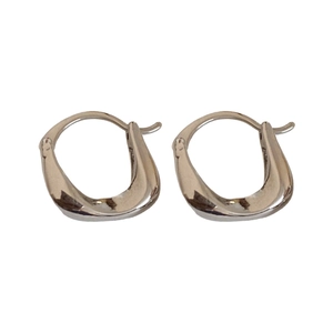 Polished silver U-shaped pleated hoop earrings with a minimalist twisted design