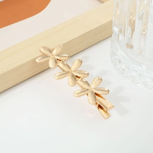 Elegant gold flower hair clip with three delicate blossoms for women's hairstyles