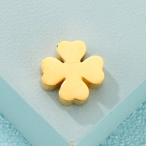 Accessoire pendentif trèfle à quatre feuilles doré poli avec finition 3D réfléchissante