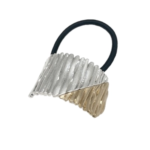 Minimalist arch-shaped metal hair tie with two-tone silver and gold matte finish
