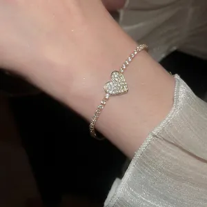 Sparkling 18K gold heart pendant bracelet with pavé cubic zirconia for women