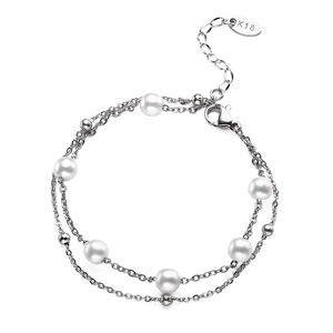 Bracelet élégant à double chaîne en acier titane orné de perles naturelles blanches