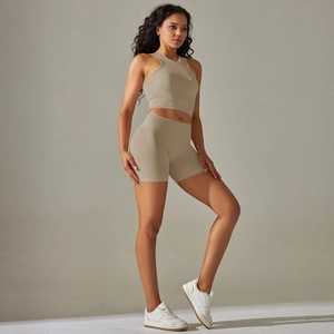 Detaillierte nahtlose Strickstruktur an High-Waist-Fitness-Shorts und Racerback-Top