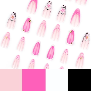 Faux ongles amande dégradé rose avec motifs fleurs, léopard et détails en perles