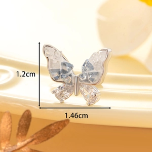 Boucle d'oreille papillon en argent avec cristal et mesure de 1,2 cm x 1,46 cm
