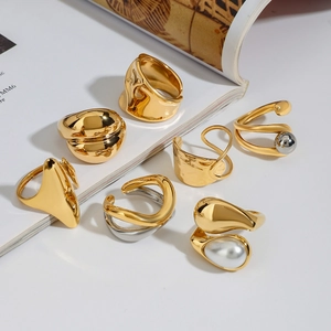 Lot de 7 bagues en acier inoxydable doré et argenté avec perles et designs irréguliers