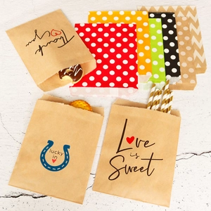 Sacchetti regalo in carta kraft assortiti con trifogli, pois e strisce per dolci e biscotti