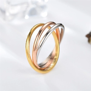 Interlocked trinity ring in gold, rose gold and silver polished stainless steel