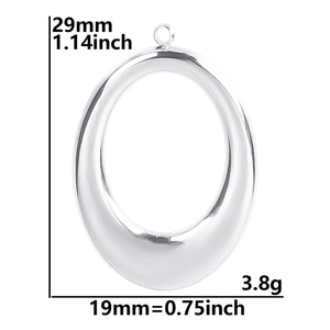Macro view of silver oval stainless steel pendant with size 29x19mm and weight 3.8g details
