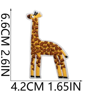 Detailed size measurement of giraffe embroidery patch showing 6.6cm height and 4.2cm width