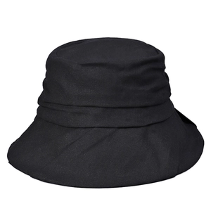 Women's wide brim sun hat in black cotton with minimalist pleated design for sun protection