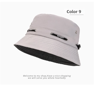 Dettaglio del cappello a secchiello grigio con occhielli in metallo e cordino SPORT