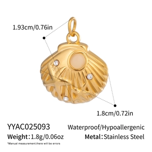 Detailed shell pendant with pearl and starfish relief on waterproof stainless steel