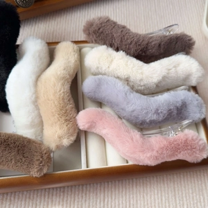 Plush Hair Clip Faux Fur Duckbill Hairpin Soft Autumn Winter Elegant Headwear For Women Artificial Pearl Decoration