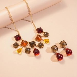 Parure de bijoux bohème avec pendentifs géométriques en résine et boucles d'oreilles