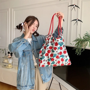 Floral canvas tote bag featuring red rose patterns and large capacity for summer shopping