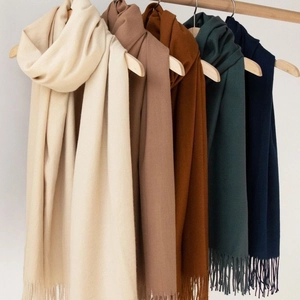 Écharpe D'Hiver Douce De Couleur Unie Pour Femmes Tricoté En Chaîne Châle Chaud À La Mode Avec Glands Style Coréen Doux Enveloppement Quotidien