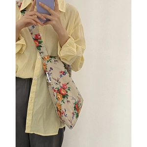 Floral canvas shoulder bag for women with large capacity and beige botanical pattern