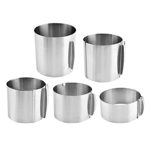 Five-piece adjustable stainless steel round mousse ring set for professional cake baking