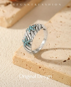 Detailed close-up of S925 sterling silver starfish ring with turquoise and vintage textures