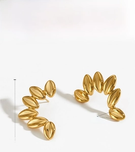Detailed view of leaf-shaped gold stud earrings with dimensions of 31mm height