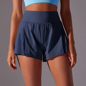 Détail du short de sport bleu marine à taille haute avec mesh plissé pour le yoga