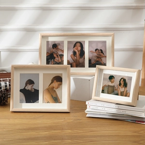 Set di cornici portafoto minimaliste in legno chiaro con passepartout per arredo