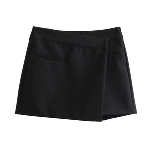 Damen Rock-Shorts in Schwarz mit asymmetrischem Design und hochwertigem, einfarbigem Stoff