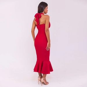 Rotes Neckholder-Kleid mit Rückenschleife und figurbetontem Meerjungfrauen-Saum
