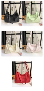 Collage de sacs de sport en cinq couleurs avec tissu résistant à l'eau et grande capacité