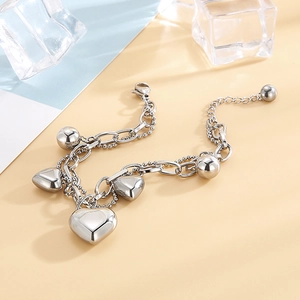 Bracelet double couche en acier inoxydable avec chaîne à billes et pendentifs cœurs