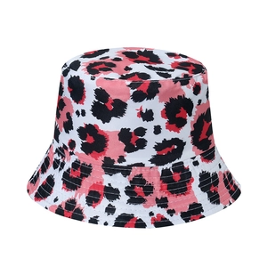 Chapeau bob femme à motif léopard rose avec un dégradé tendance pour l'été