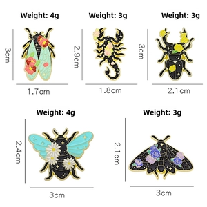 Detailed size guide for insect enamel pins featuring dimensions of bees and scorpions
