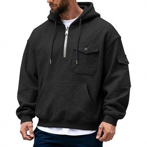 Sudadera negra para hombre con cremallera corta, bolsillos cargo y capucha con cordón