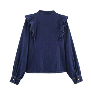 Chemise en jean bleu foncé avec détail volanté au dos et boutons dorés aux poignets