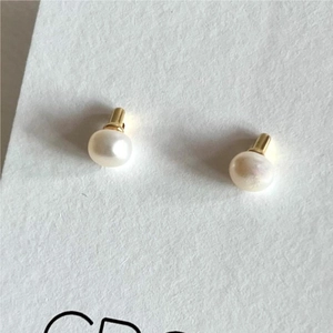 Elegant 925 sterling silver stud earrings featuring natural round freshwater pearls